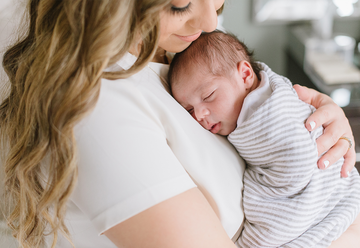 Newborn lifestyle photographer in Toronto